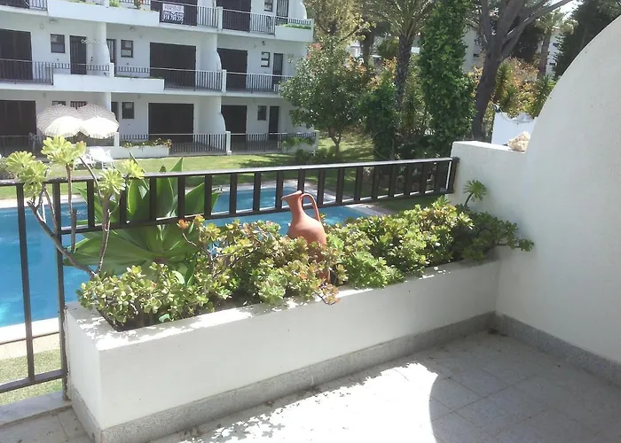 아파트 T1 Com Piscina - Mouramar I